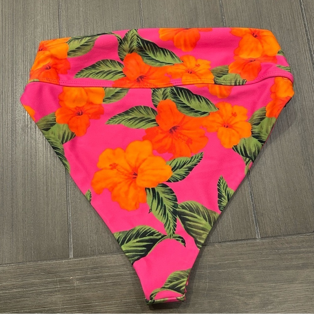 BEACH RIOT BIKINI SET!! - Picture 8 of 16